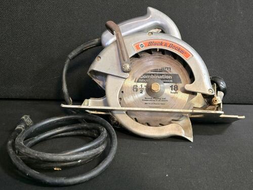 Black & Decker U-337 7-1/4" Professional H.D. Circular Saw, 1-1/8 HP, 11.0 Amps, 4,700 RPM *Works*
