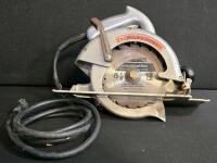 Black & Decker U-337 7-1/4" Professional H.D. Circular Saw, 1-1/8 HP, 11.0 Amps, 4,700 RPM *Works*