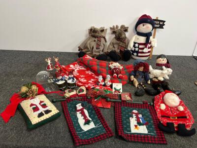 Large Lot Vintage & Modern Christmas Decorations &ndash; Plush, Felt, Ornaments, Figurines, Wall Hangings