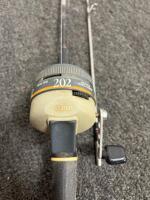 Zebco 202 5ft Spincast Combo & Dock Demon 30in Spincast Rod Reel Set &ndash; Classic Models, Accessories - 4