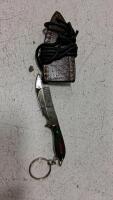 Custom Fixed Blade Knife With Patterned Handle And Miniature Knife Keychain - 3