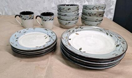 (19) Assorted Pieces Of Vintage Pfaltzgraff Stoneware, Pastoral Leaves Pattern