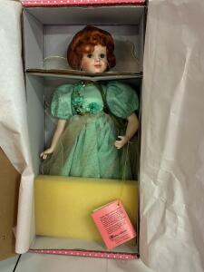 Paradise Galleries Shannon The Shamrock Fairy 14" Porcelain Doll By Patricia Rose