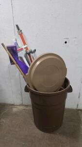 Rubbermaid Brown 32 Gallon Commercial Waste Bin with Lid & Assorted Cleaning Tools