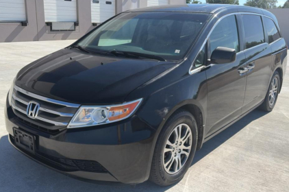 2011 HONDA ODYSSEY - BACKUP CAMERA!