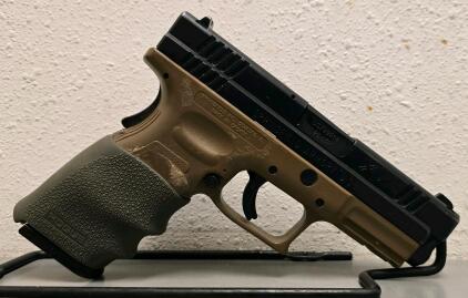 Springfield XD-45 ACP Service Model, 4" Barrel, FDE Frame, Hogue Grip,.45 ACP