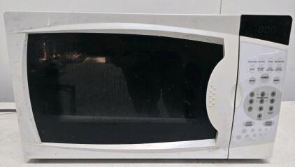 Magic Chef MCM770W 0.7 Cu. Ft. 700W Countertop Microwave Oven, White