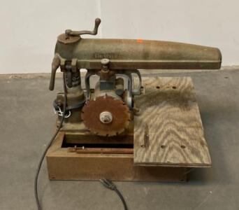 DeWalt Radial Arm Saw, ~9" Blade, 1-1.5 HP Motor, Cast Iron Base, Vintage Heavy-Duty (Powers On)