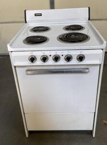 Tappan Electric Range, 4 Burners, 4.8 Cu. Ft. Oven, White Finish, Manual Controls (Unable To Test)