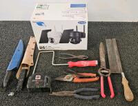 Cinnado B6 2K Wireless Security Camera 2-Pack with Solar Panels. Assorted tools and knives included (c)