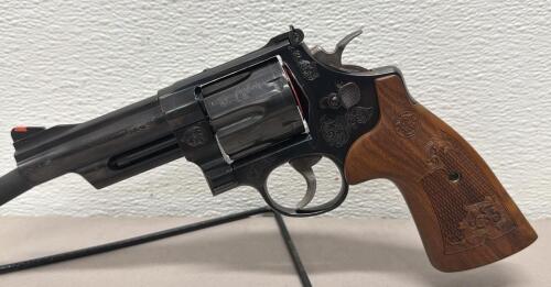 Smith & Wesson Model 29-10 .44 Magnum Engraved 4" Revolver, Walnut Grips, Blue Finish, Case