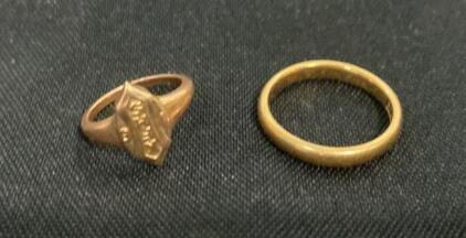 14K Gold Band & 10K Gold Signet Ring &ndash; Combined Weight Approx. 11-15g ( Unable to Verify)