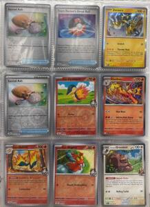 Pok&eacute;mon Trading Card Binder Collection &ndash; 45 Cards, Includes Holographic Zamazenta, Sword & Shield and Scarlet & Violet Series