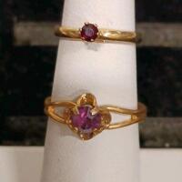 Pair of Gold Rings with Red Gemstones (Ruby), Prong Setting, Traditional Design, Size Estimate 6-7 US