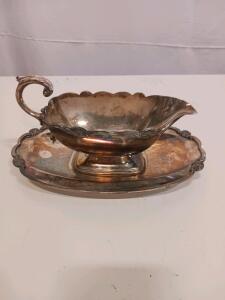 Benedict Regency Pattern E.P.N.S. Gravy Boat with Underplate, Model 2820, Vintage Silverplate