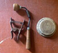 Antique Electrical Insulators & Hand Tools Lot &ndash; 7 Pieces, Late 19th to Mid-20th Century ( R5 ) - 3