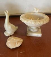 Decorative Figurine Lot: 5-Piece Set with Animal and Classical Themes ( R12 ) - 3