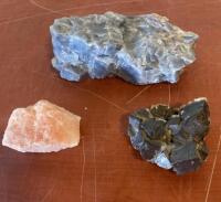 Assorted Mineral Specimen Lot &ndash; Blue Calcite, Amethyst Clusters, Pyrite, Carved Gemstone Bird ( R12 ) - 3