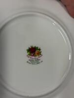 Royal Albert Old Country Roses Bone China Set, 26 Pieces, Gravy Boat, Bowls, Plates, Salt & Pepper - 5