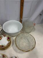 Royal Albert Old Country Roses Bone China Set, 26 Pieces, Gravy Boat, Bowls, Plates, Salt & Pepper - 6
