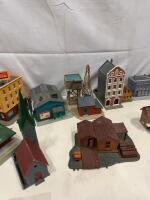 N Scale Model Train Lot: 20+ Plastic Buildings, 30+ Track Pieces, Accessories & Transformers - 3