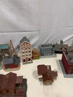 N Scale Model Train Lot: 20+ Plastic Buildings, 30+ Track Pieces, Accessories & Transformers - 4