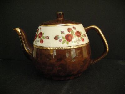 Vintage English Ceramic Teapot, Pattern 5472, Red Rose Floral, Gold Trim, Made in England ( R12 )