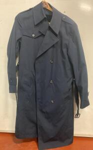 Botany Weathertopper Navy Trench Coat Size 40 Regular, Double-Breasted, Belted, Epaulets ( R12 )
