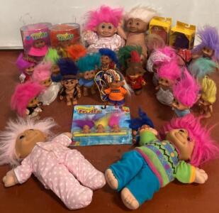 Musick&rsquo;s Employee Meeting - Large Vintage Russ Troll Dolls Collection &ndash; Assorted Outfits, Plush & Boxed, 1990s, 29 Pieces ( R6 )