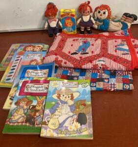 Vintage Raggedy Ann & Andy Lot: 2 Dolls, 2 Quilts, Wall Plaque, Books, VHS &ndash; 1970s-80s ( R8 )