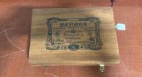 Mayorga Nicaragua Cigar Box, Rococo Porcelain Plates Pair, Blue Heart Jasperware Box ( SP3 ) - 4