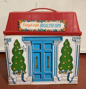 Mego Dinah-mite Health Spa Vintage 1970s Carrying Case Playset with Accessories for 8" Dolls ( SP3 )