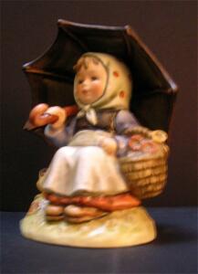 Goebel M.I. Hummel No. 9 Special Edition Collectors Club 1983 Umbrella Girl "Smiling Through" Figurine W. Germany (R12)
