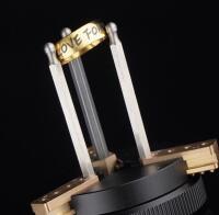 FLUX Ador Chuck Rotary Attachment for Laser Engravers &ndash; Versatile Engraving on Cylindrical Objects - 5