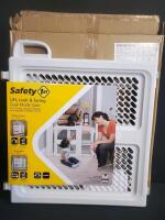 Safety 1st Lift Lock & Swing Dual-Mode Gate, 28&ndash;42" Width, 26" Height, White, Model GA048TAPC1