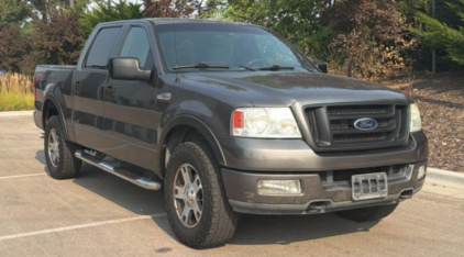 2004 FORD F-150 - LEATHER SEATS!
