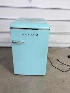 Galanz Retro Mini Refrigerator Blue 3.1 cu ft Single Door Manual Defrost Chrome Handle