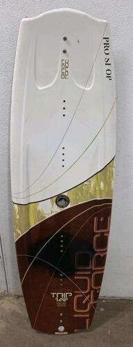 Liquid Force Trip 142 Wakeboard &ndash; Aggressive Continuous Rocker, Molded-in Fins, Three-Position Inserts
