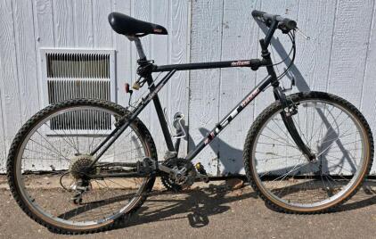 GT Talera Mountain Bike, Chromoly Steel Frame, 26" Wheels, 18-Speed, Rigid Fork, Shimano Parts