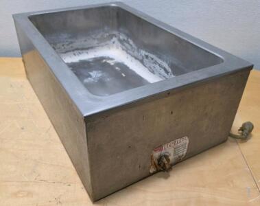 Wells LiteLine LLW-1220 Electric Countertop Food Warmer, 120V, 1200W, Stainless Steel, POWERS ON