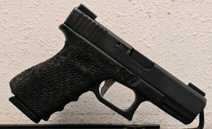 Glock 23 Gen 4 .40 S&W, Custom Stippled Grip, Fiber Optic Sights, Serial UXS788