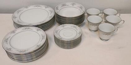 Noritake Sweet Leilani 3482 Fine China Dinnerware Set &ndash; 32 Pieces,
