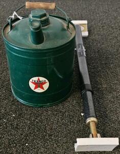 Vintage Texaco 2.5 Gallon Metal Gas Can & Adjustable Slide Lock Cargo Bar by ATC Inc.