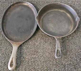 Cast Iron Skillet 9.5" & Oval Griddle 11" Set, "S" Mark, Made in China, Model 1/2, Loop Handles