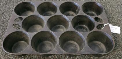 Griswold No. 10 Cast Iron Muffin Tin, Vintage Erie PA, 11 Cups, Pattern 949C