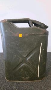 US Military-Style 5.25-Gallon Steel Jerry Can with Triple-Handle Design