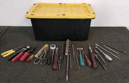Mixed Hand Tool Set With Screwdrivers, Drill Bits, Wire Strippers & Heavy-Duty Tote (Shelf B)