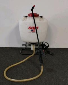 Solo 425 Backpack Sprayer, 4-Gallon Poly Tank, Manual Pump, Adjustable Nozzle, Made in USA