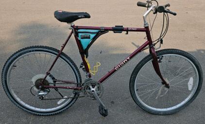 Giant ATX 740 Mountain Bike, 17" Aluminum Frame, 26" Wheels, 21-Speed Shimano Drivetrain