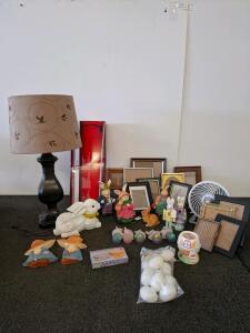 Desk lamp (new) table lamp, unable to test) fan( powered on) Assorted Easter/Spring Figurines & Ornaments With Picture Frames Collection